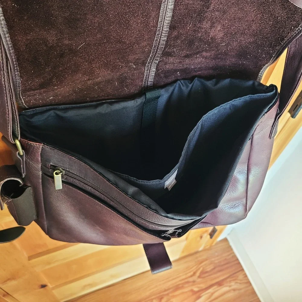 Wilsons Leather Dark Brown Messenger Satchel Bag Adjustable Strap Classic Rugged